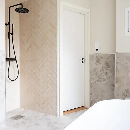 דירה Large In Historical Street *