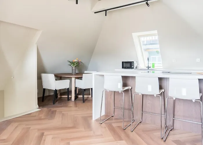 Large In Historical Street Apartment Bergen