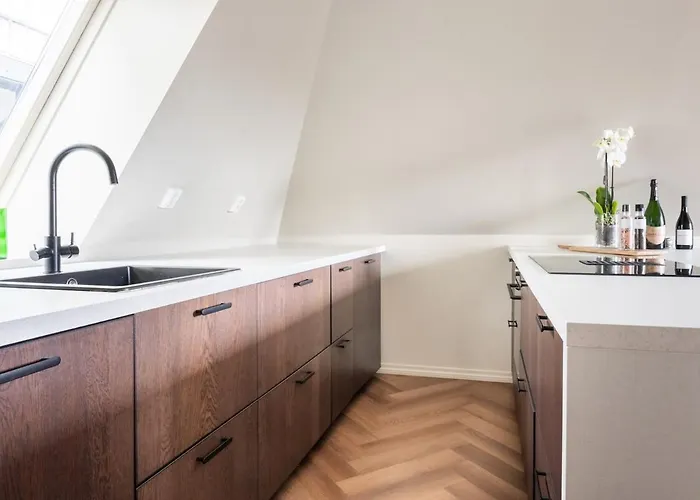 Large In Historical Street * برغن